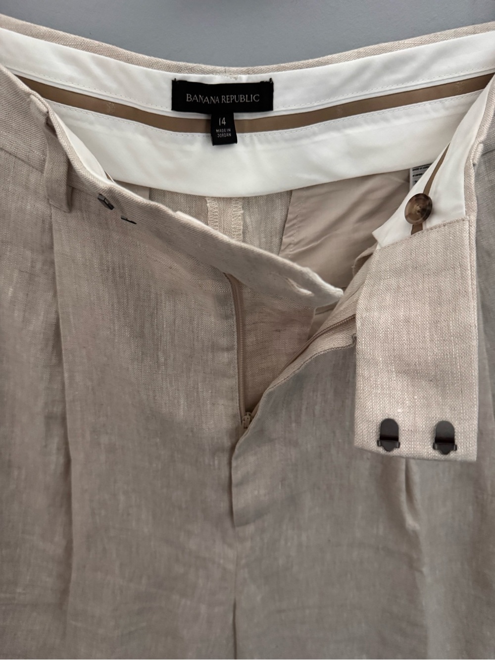NEW Banana Republic Palma Linen Bermuda Shorts in Beige, Size 14 - Picture 7 of 12